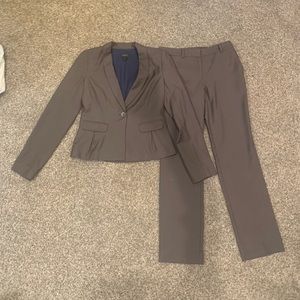 Ann Taylor women’s pant suit